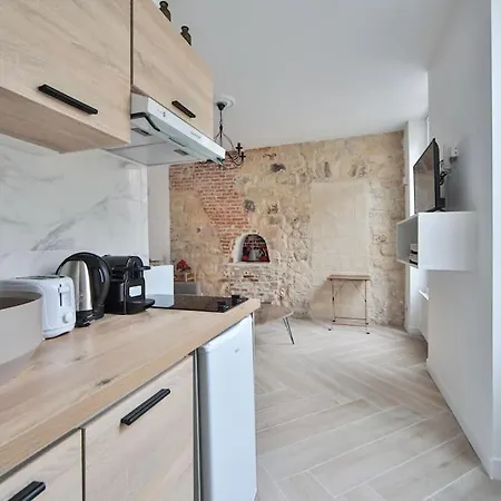 Typical Parisian Studio In Le Marais Apartment