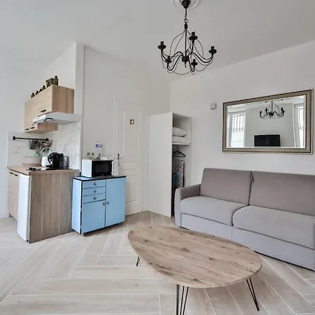 Typical Parisian Studio In Le Marais Apartment *